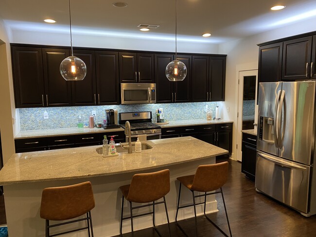 Foto del edificio - 2428 Double Oaks Rd