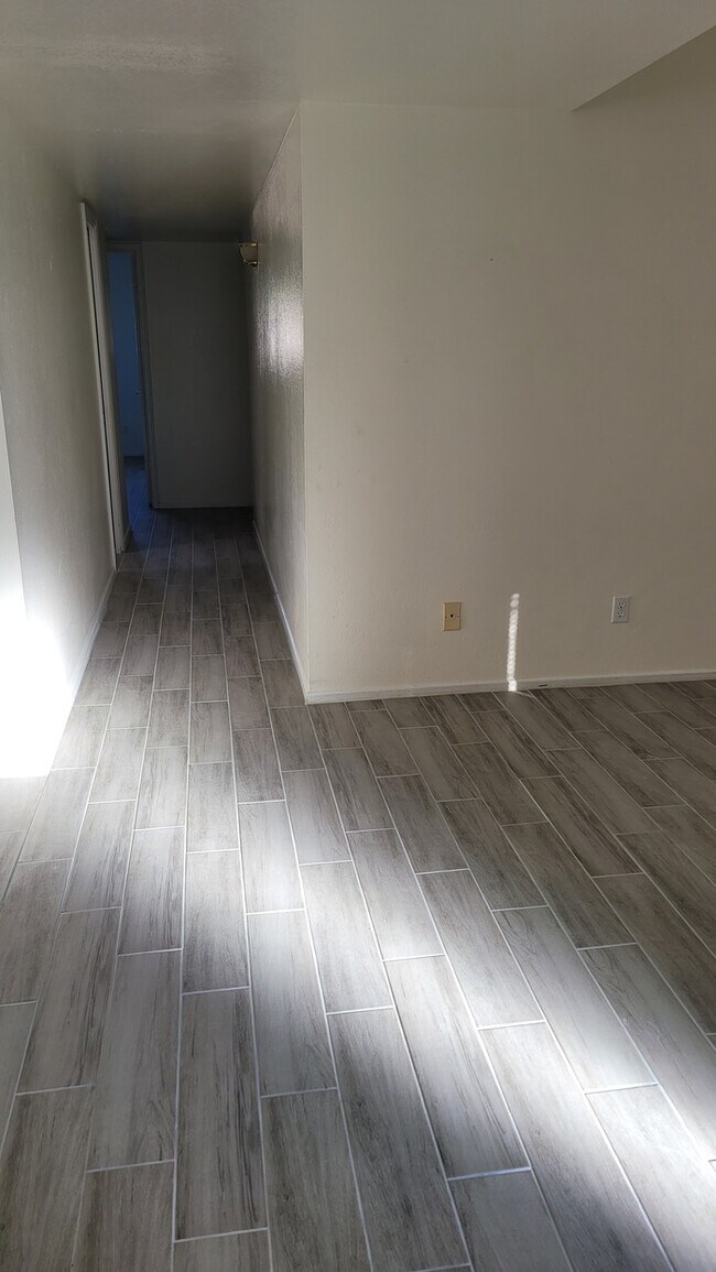 Foto del edificio - Freshly painted 3/2 house for rent near Cactus and SR51-MM