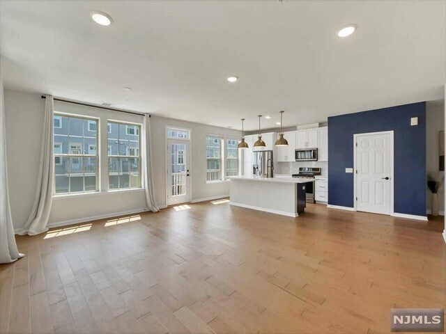 Primary Photo - 36 Leahy Dr
