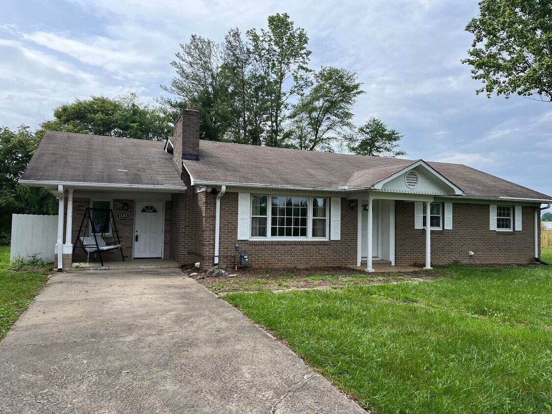 Primary Photo - 1153 Airport Rd