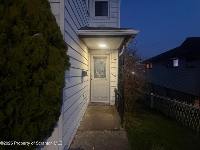 Building Photo - 526 N Fillmore Ave