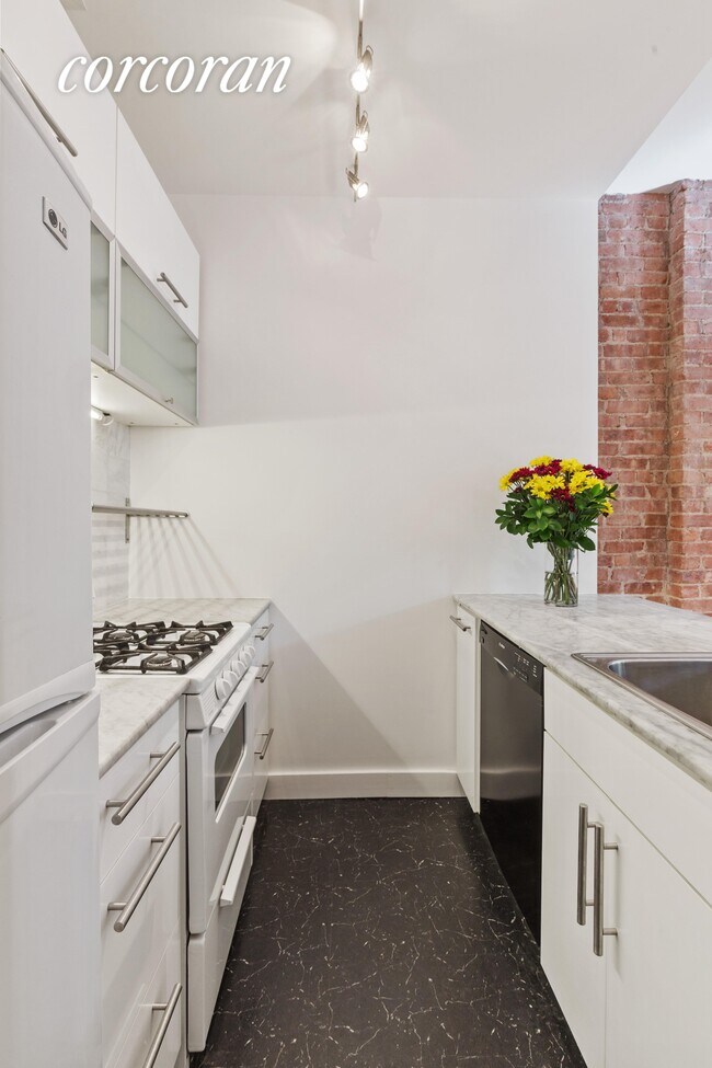 Building Photo - 119 W 130th St