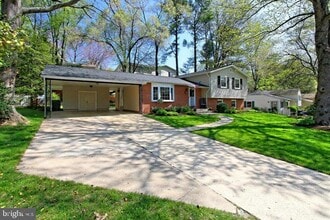 Building Photo - 7012 Hadlow Dr