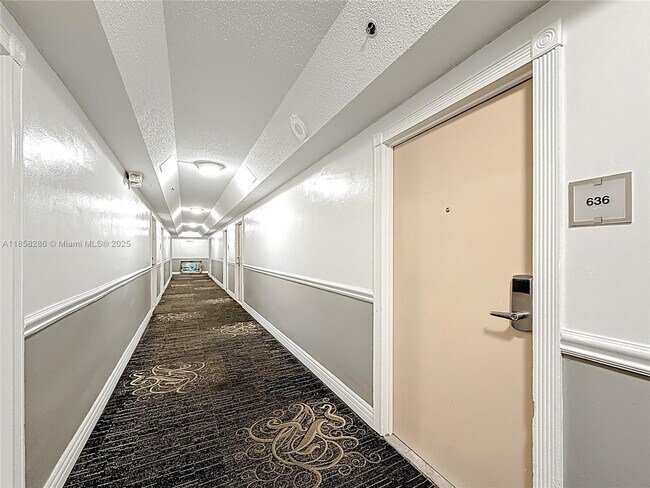 Foto del edificio - 19201 Collins Ave
