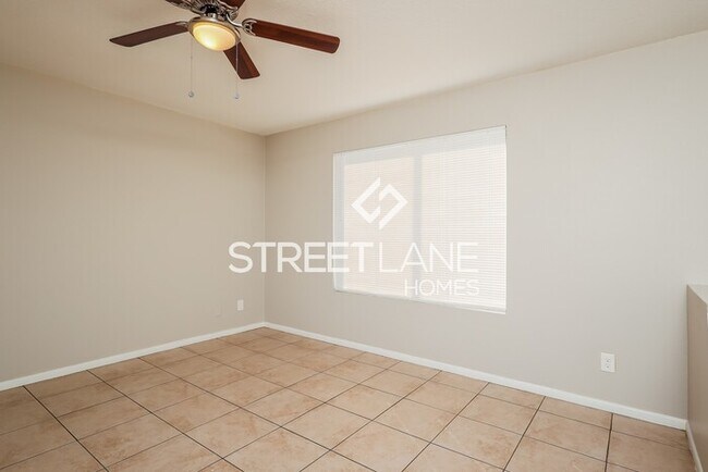 Building Photo - Charming 5 Bedroom in Phoenix!