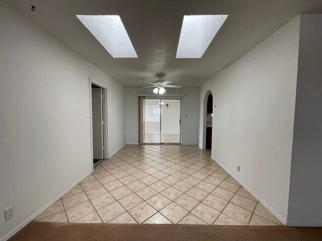 Foto del edificio - Beautiful Rio Rancho home available now!