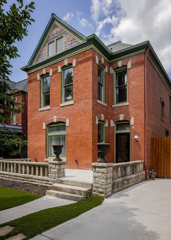 Foto del edificio - Stunning Union Hill Brownstone with Modern...