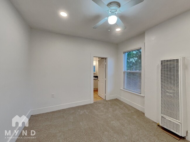 Building Photo - 82 George St