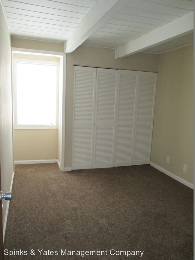 Building Photo - 201 N Lewis St