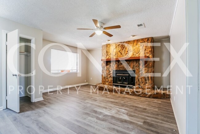 Building Photo - Lovely 4 Bedroom