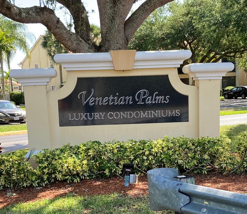 Foto principal - 12700 Equestrian Cir