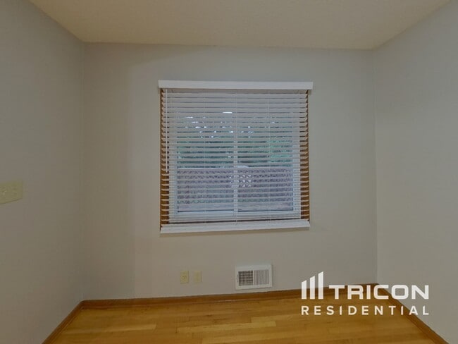 Building Photo - 2660 Roth Pl