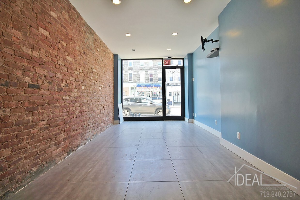 Building Photo - Turnkey Store for Lease