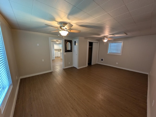 Building Photo - 12965 NE Carl Rd