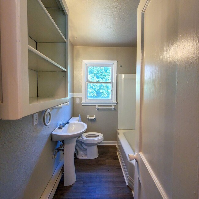 Foto del edificio - 2 Bedroom 1 bath Duplex