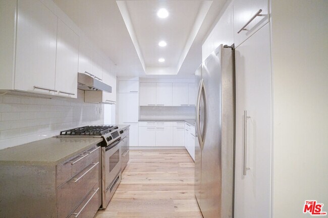 Foto del edificio - 1534 N Formosa Ave