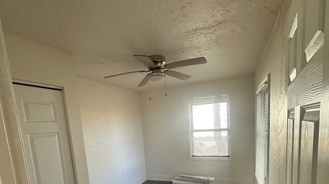 Foto del edificio - 410 Ivanhoe Rd