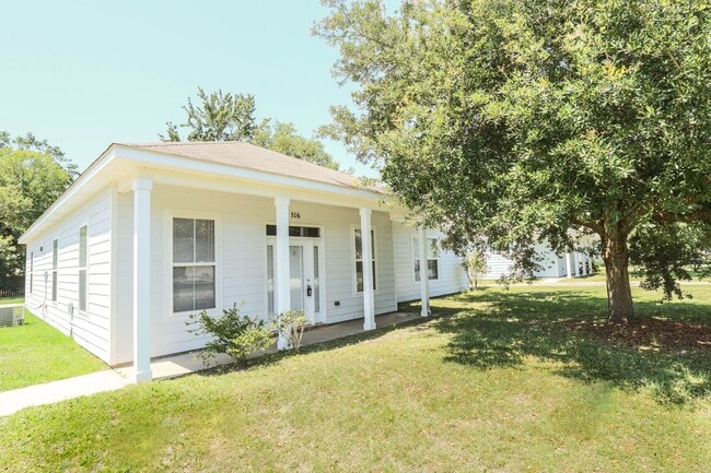 Building Photo - Cute 3 Bedroom home
