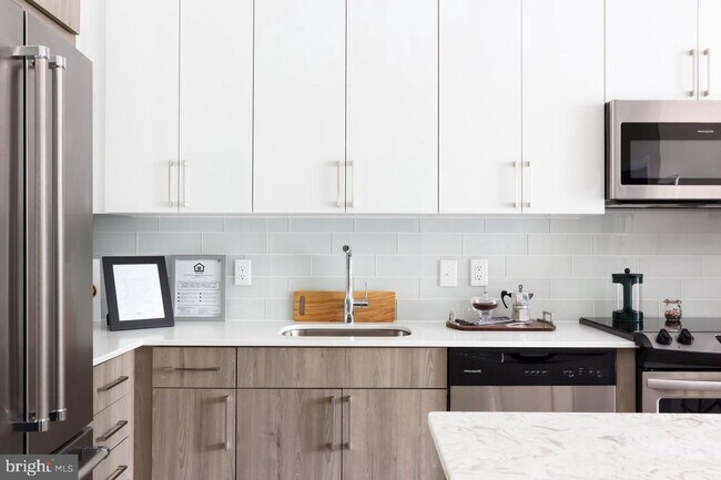 Building Photo - 145 Riverhaven Dr