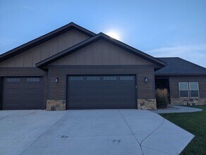 Building Photo - 247 Northland Dr