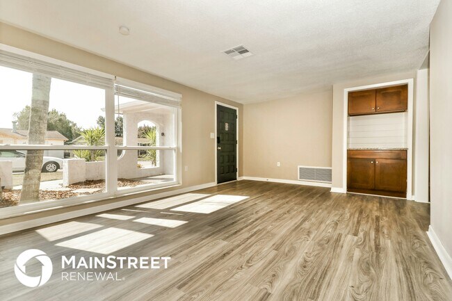 Foto del edificio - 7025 Rockwood Dr