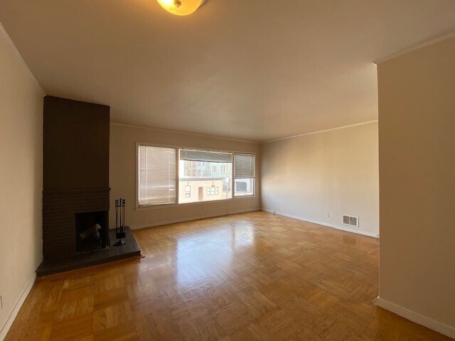 Living room - 435 Green St