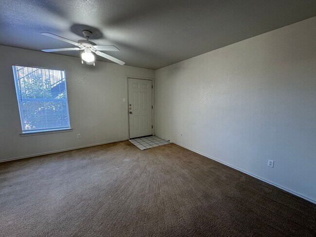 Foto del edificio - 1505 Benttree Dr