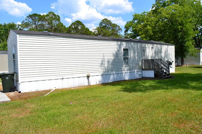 Building Photo - 2 Bedroom, 2 Bathroom Mobile Home