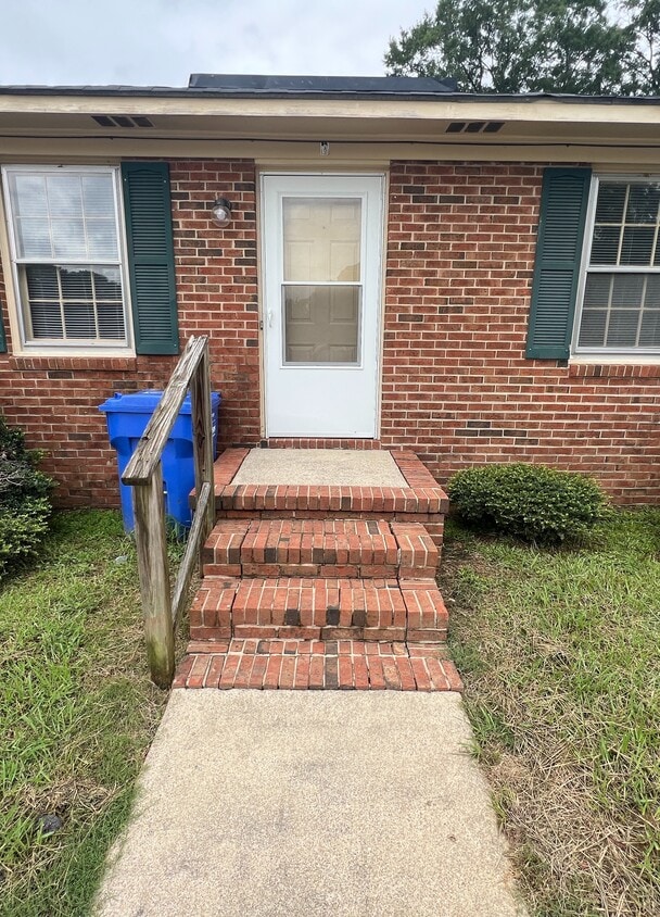 Foto principal - 2208 Candlewood Dr SW