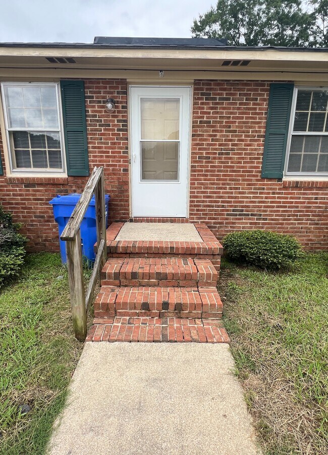 Building Photo - 2208 Candlewood Dr SW