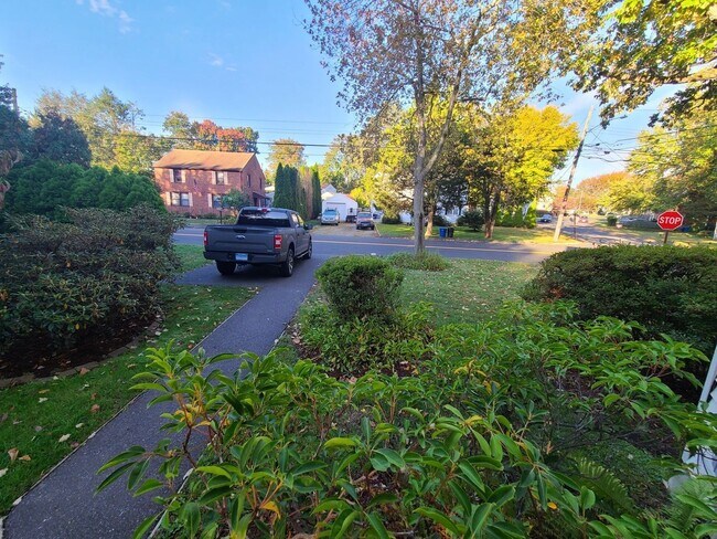 Building Photo - 45 Greenlawn Dr
