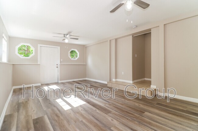 Foto del edificio - 3010 24th Ave N