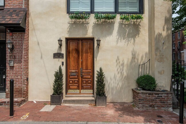Building Photo - Fabulous Loft Style 2 Bed 2 Bath in the He...