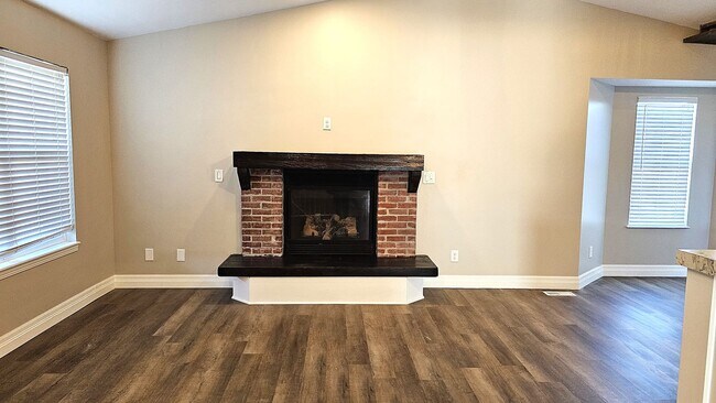 Foto del edificio - Beautiful Three Bedroom, Three Bathroom