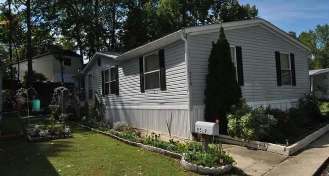 Building Photo - Fernwood