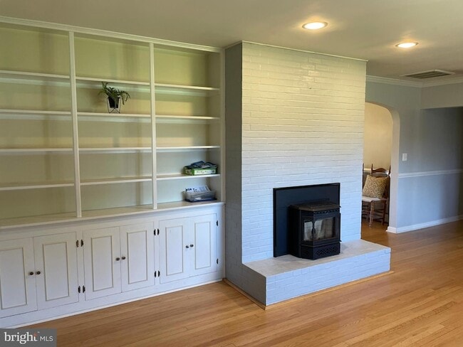 Building Photo - 339 Hook Rd