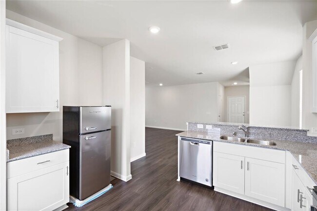 Foto del edificio - 6315 Lakeview Haven Dr