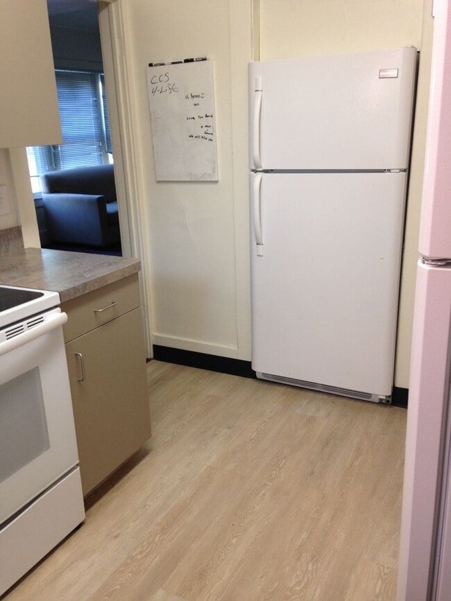 Building Photo - Guaranteed Lease - Sign Today!