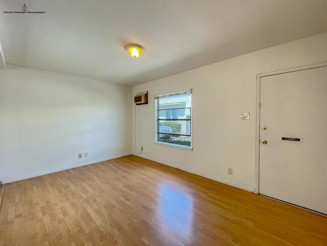 Building Photo - 1131 Centinela Ave