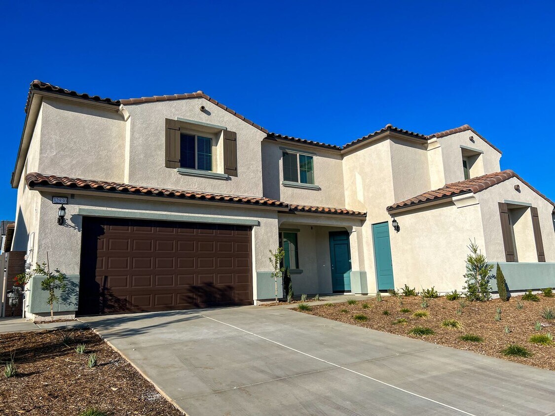 Foto principal - Brand new Eagle Vista 6 bedroom home for L...