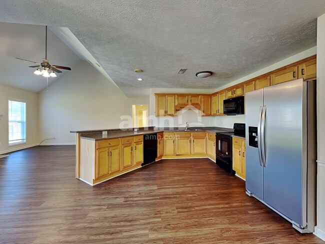 Building Photo - 633 Tylertown Rd