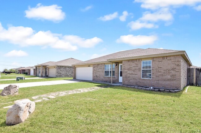Building Photo - 3600 Ennis Dr