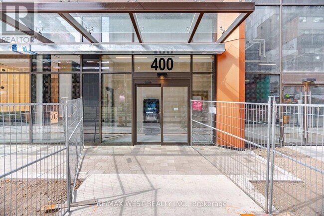 Photo du bâtiment - 400 King St W