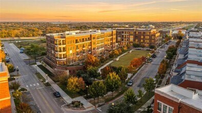 Building Photo - 1530 Meeting St