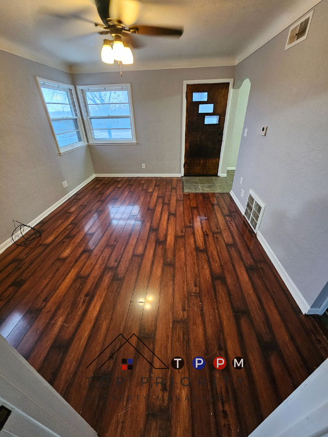 Building Photo - 2 Bedroom | 1 Bathroom Single-Family Home ...