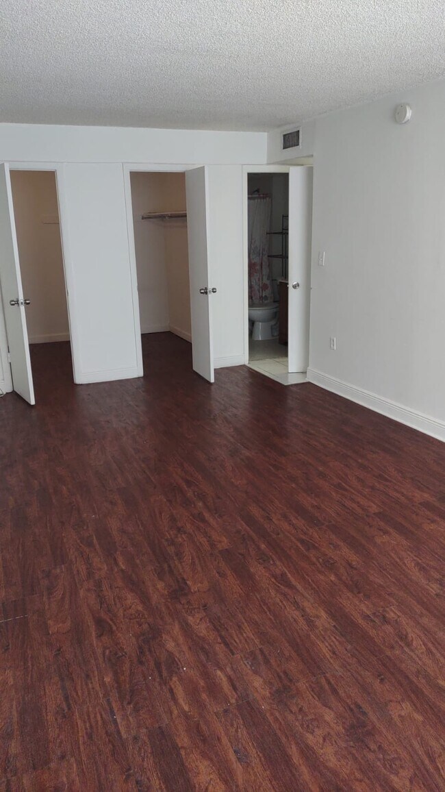 Foto del edificio - 496 NW 165th St