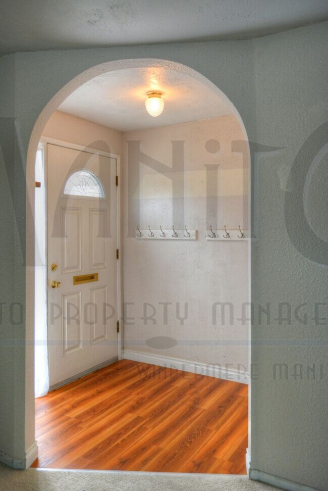 Building Photo - Conveniently Located South Hill Home