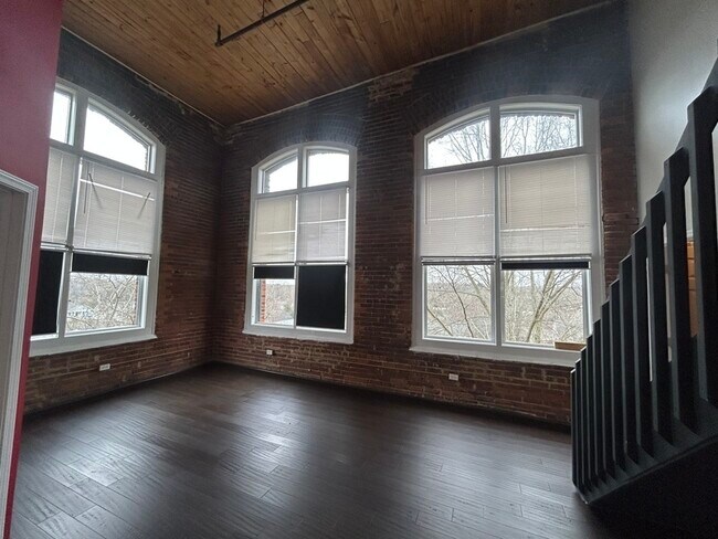 Building Photo - 201 S Hoskins Rd