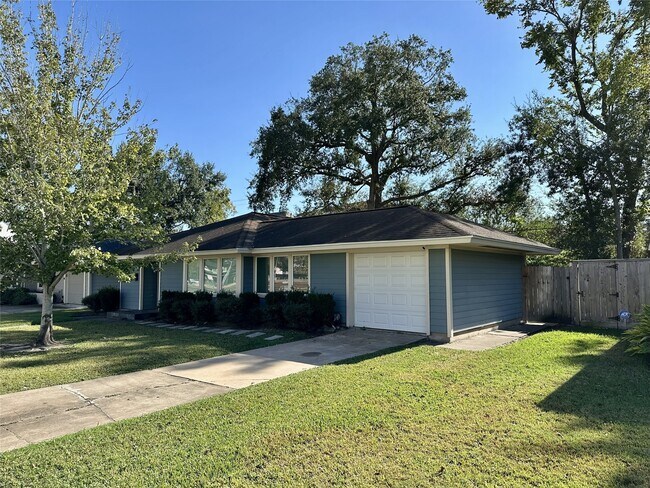 Building Photo - 5111 Maple St