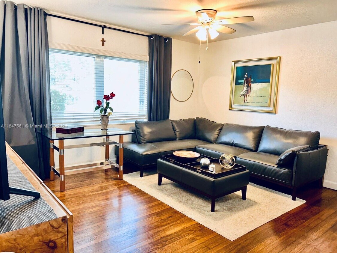 Foto principal - 5531 SW 78th St